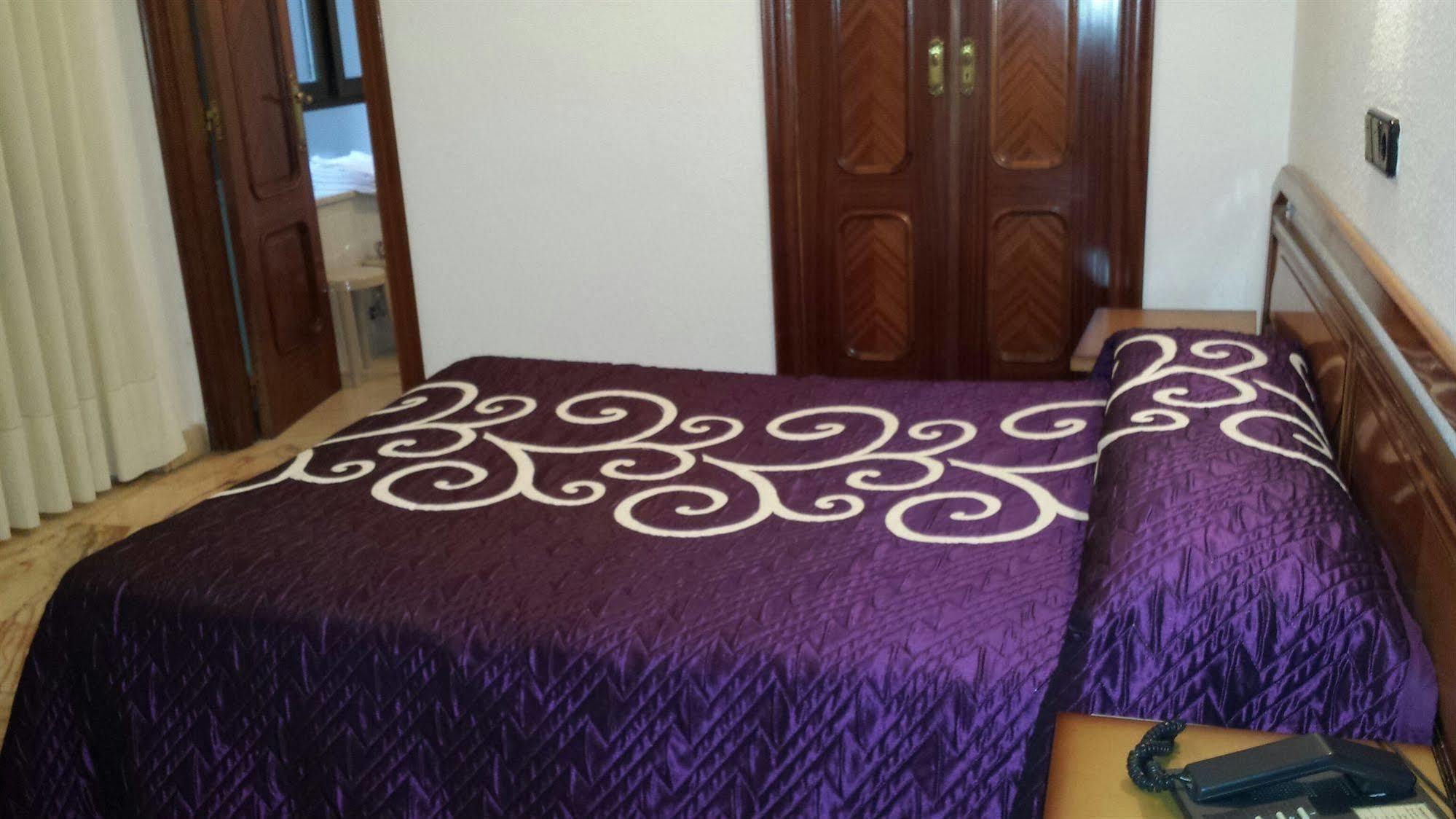 Hotel Amefa Salamanca Bagian luar foto